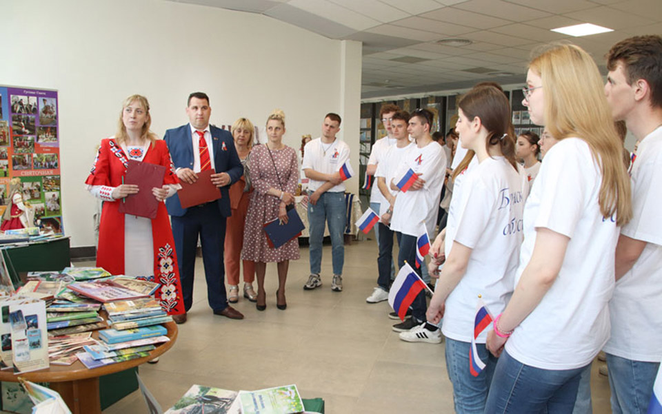 Молодежная делегация Брянской области посещает Могилевщину