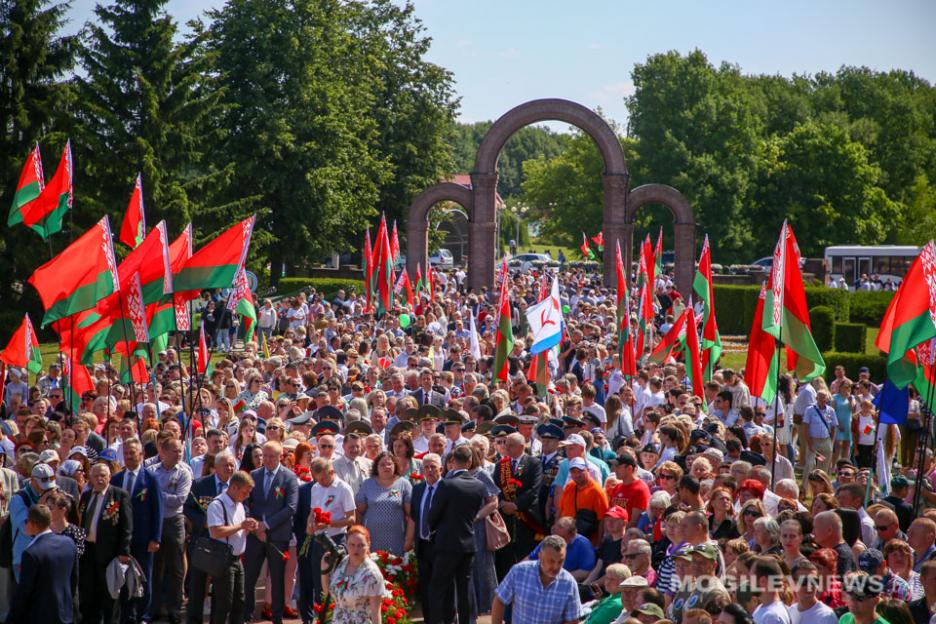 "Мы должны помнить свое прошлое и строить будущее". Могилев отмечает День Независимости