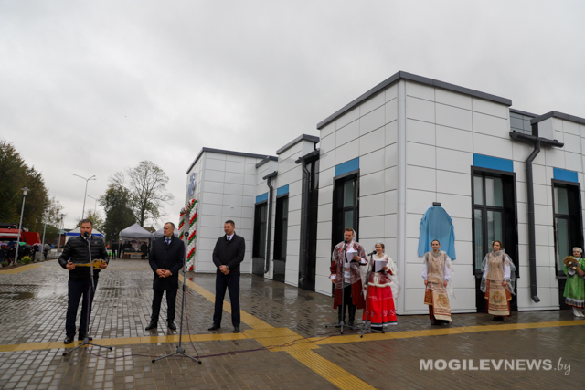 Районный центр культуры "Мир" торжественно открыли в Хотимске. Фото