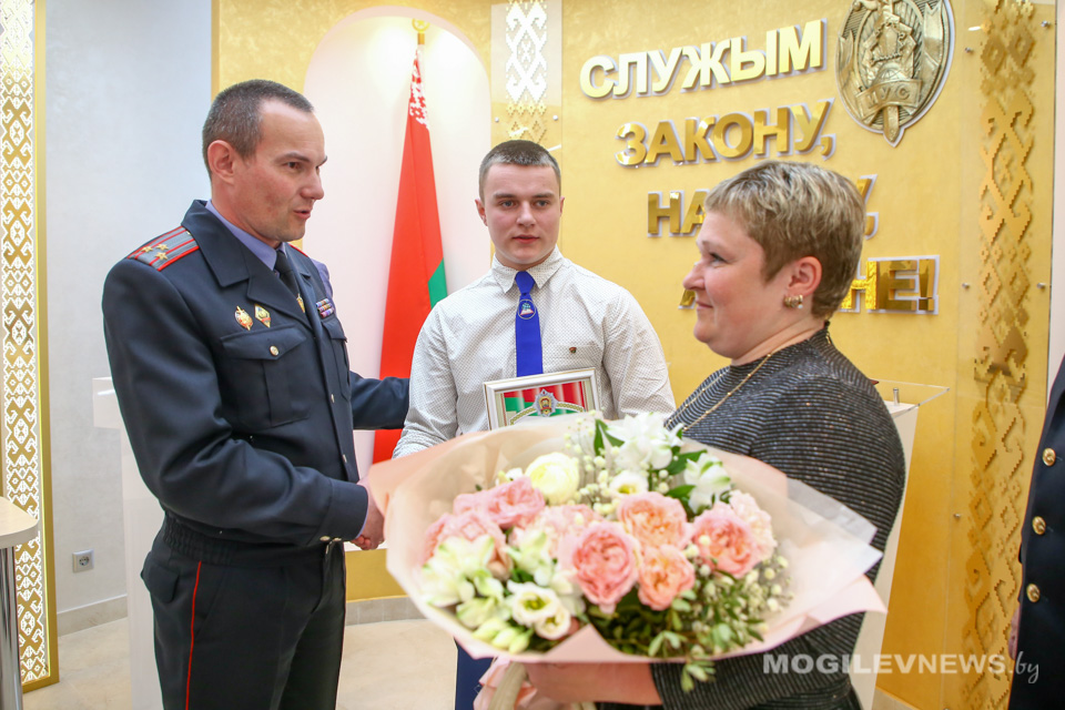 В музее УВД Могилевского облисполкома состоялась торжественная церемония награждения школьника из Белыничей Ивана Чучваги. Фото