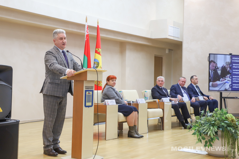 Заместитель председателя ЦИК Вадим Ипатов провел встречу с активом Могилевщины. Фото.
