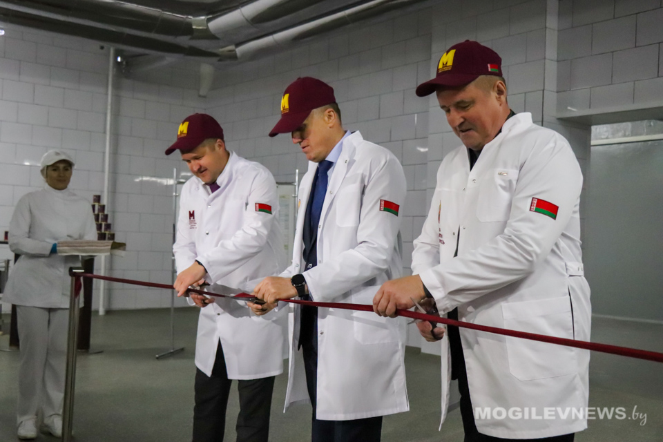 Линию по производству мясных консервов открыли на Могилевском мясокомбинате. Фото.