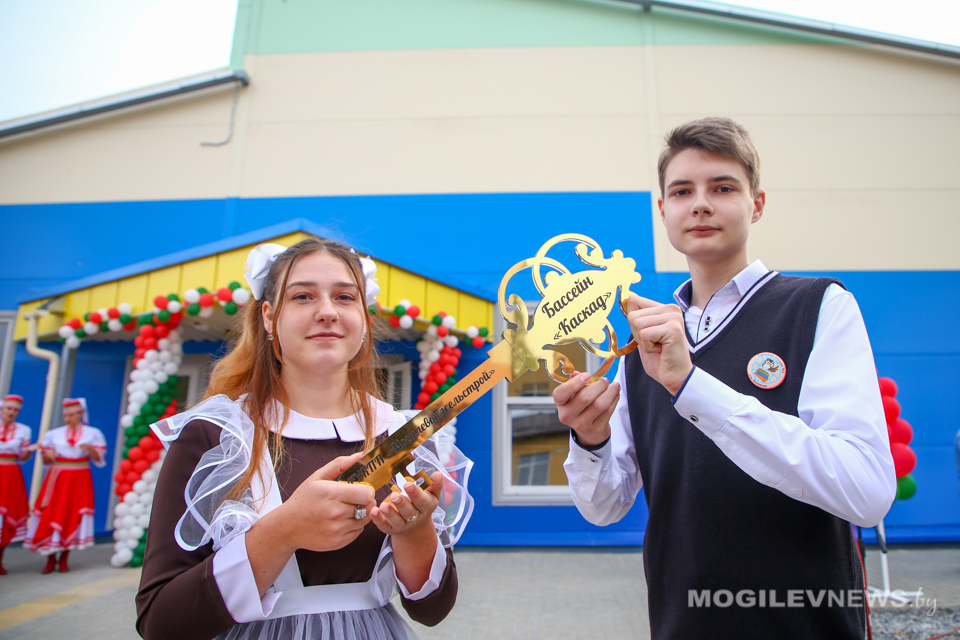 Плавательный бассейн открыли в Хотимске в День знаний. Фото