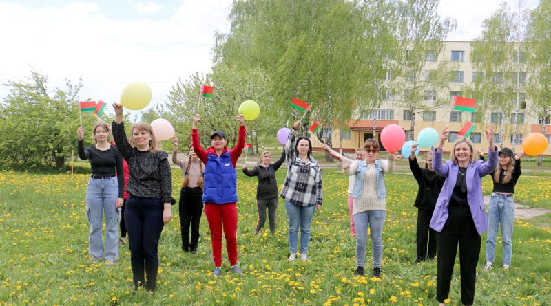 В Климовичском РЦСОН прошел флешмоб ко Дню семьи