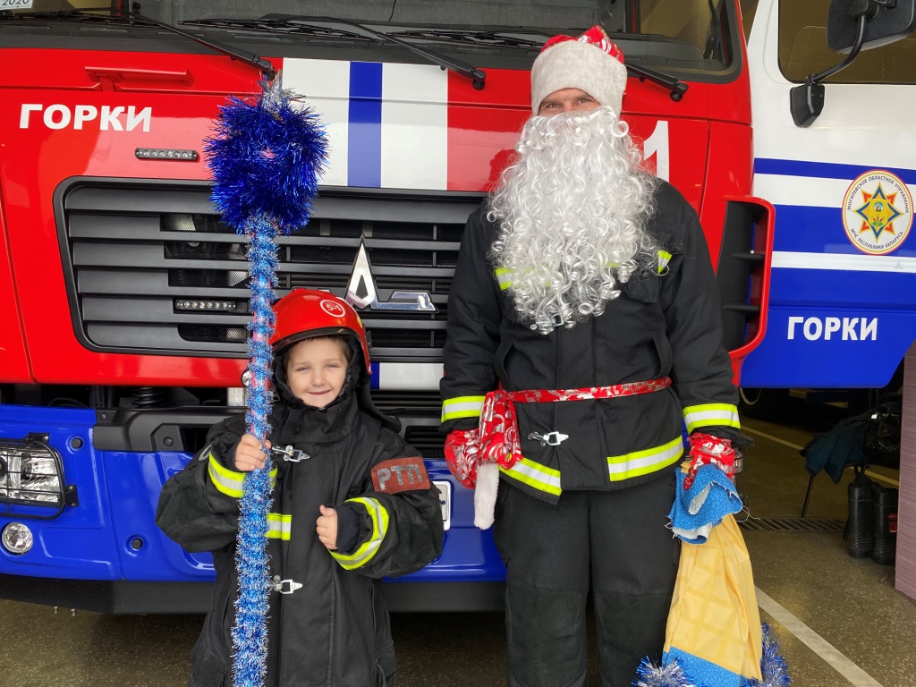 Новогоднюю сказку пятилетнему мальчику подарили спасатели