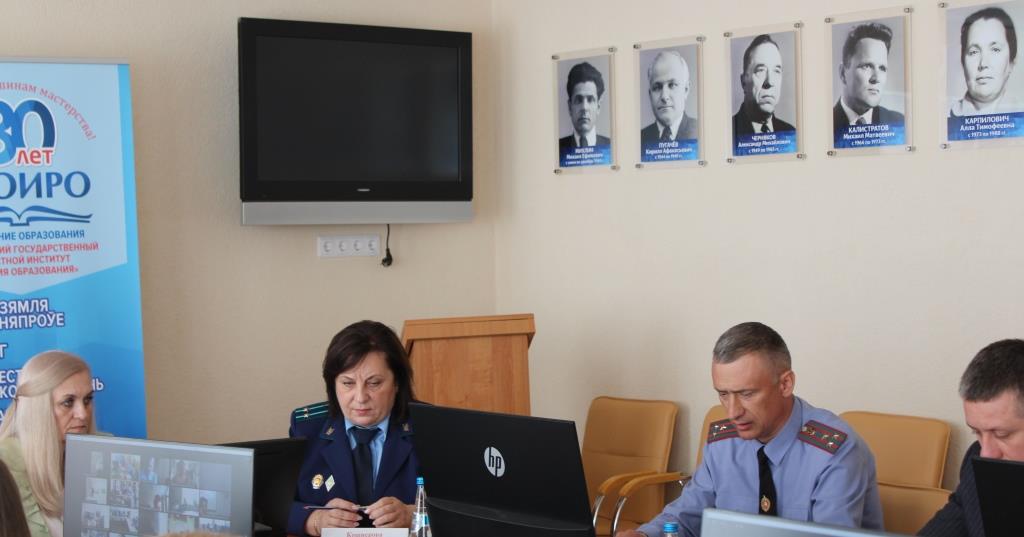 Контроль за детьми должны осуществлять в первую очередь родители, не перекладывая  полностью данную функцию на учреждения образования – облпрокуратура