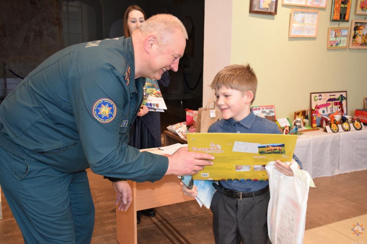 Итоги районного смотра-конкурса детского творчества «Спасатели глазами детей» подвели в Белыничах