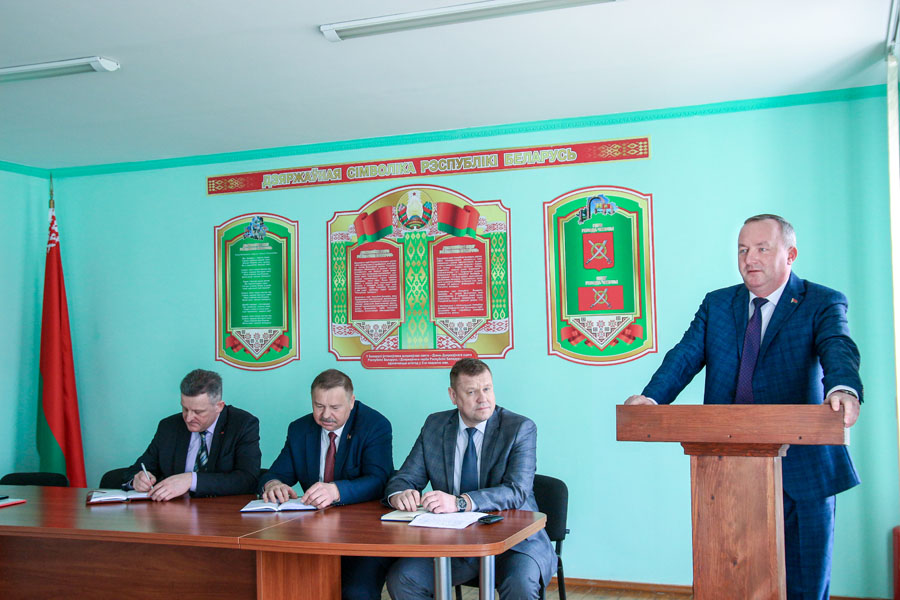 Леонид Мартынюк провел выездной прием граждан, а также посетил ряд организаций  Чаусского района