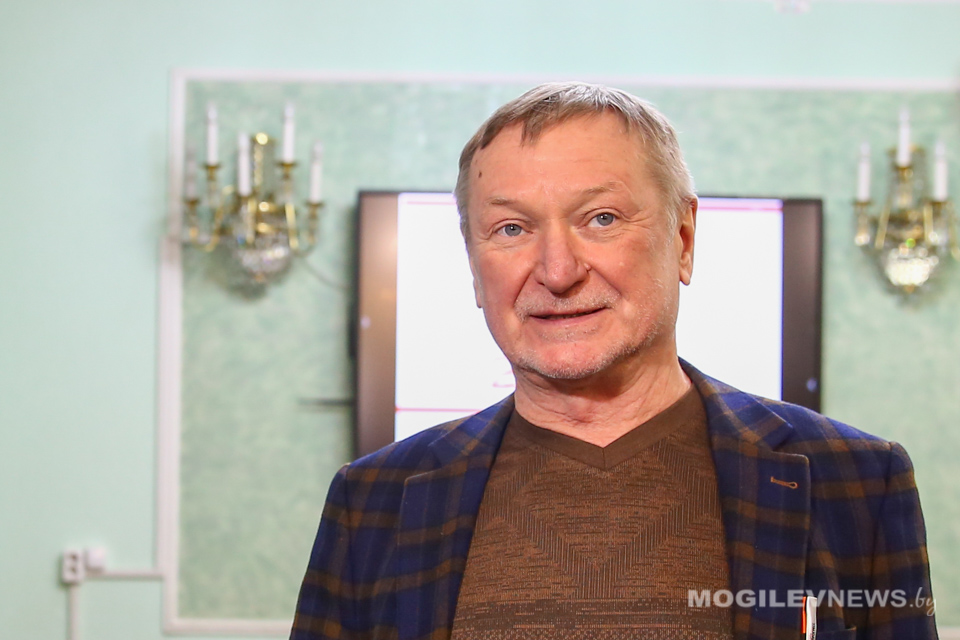 Премьеру спектакля «Лес» по пьесе А.Островского готовит российский режиссер Евгений Ланцов