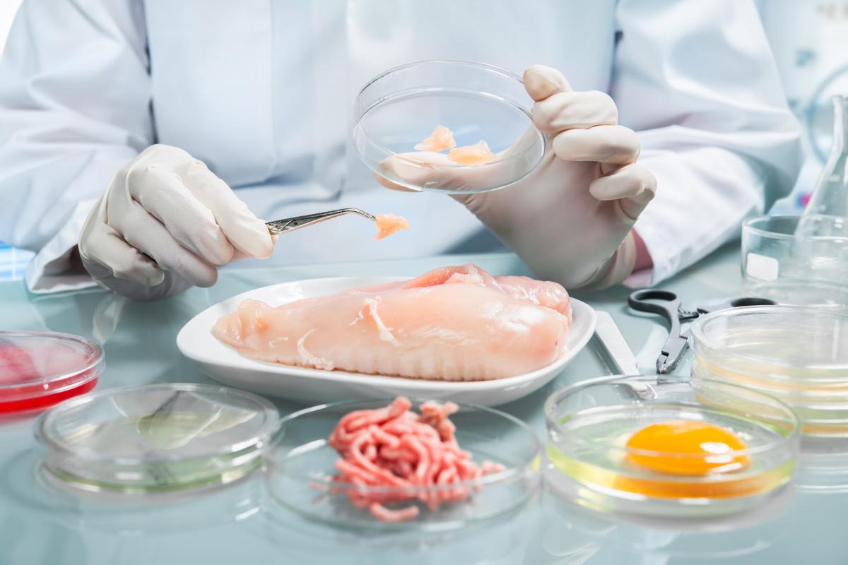 Более  4,2 тонны некачественной пищевой продукции запретила к реализации областная санэпидслужба за 7 месяцев