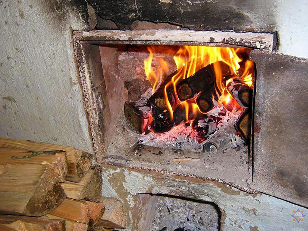 В Бобруйске мужчина получил ожоги, растапливая печь