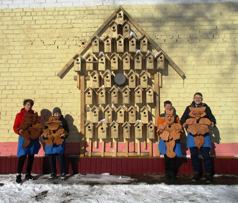 Акцыя “Сустракай вясну дабром”: 50 новых шпакоўняў  зрабілі цяцерынскія школьнікі