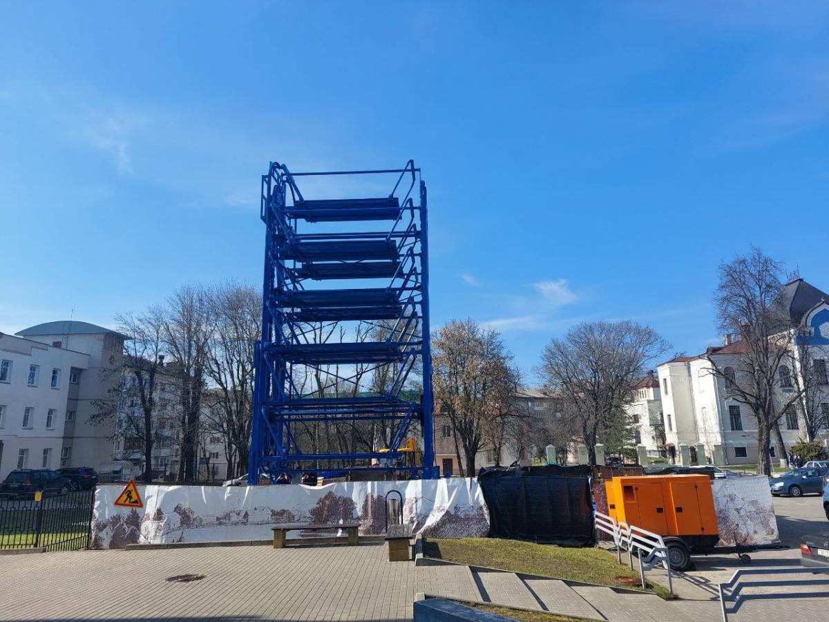 Вертикальные парковки от «Могилевлифтмаша» устанавливают в Могилеве
