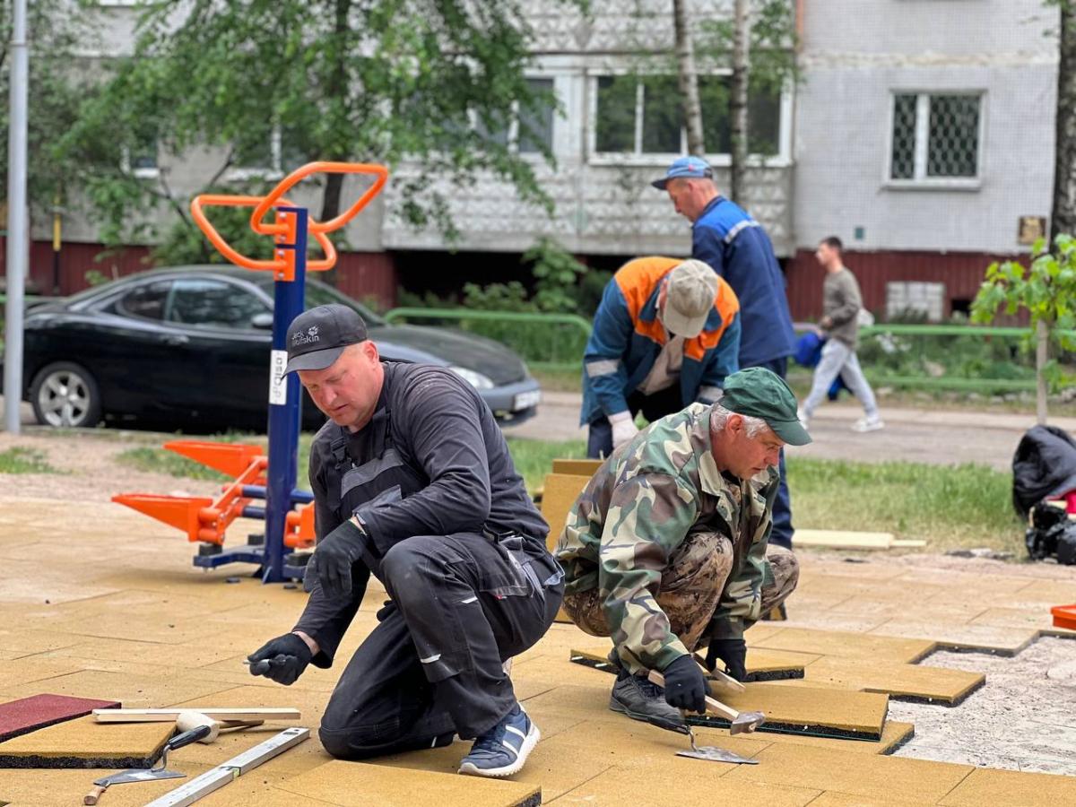 Продолжаются работы по благоустройству дворов могилевчан