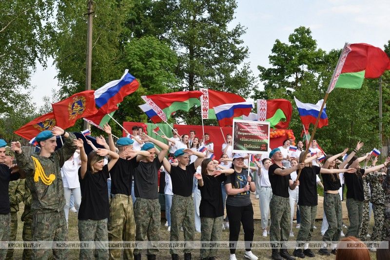 Молодежная делегация Брянской области поучаствовала в военно-патриотической игре "Зарница" в Кричеве