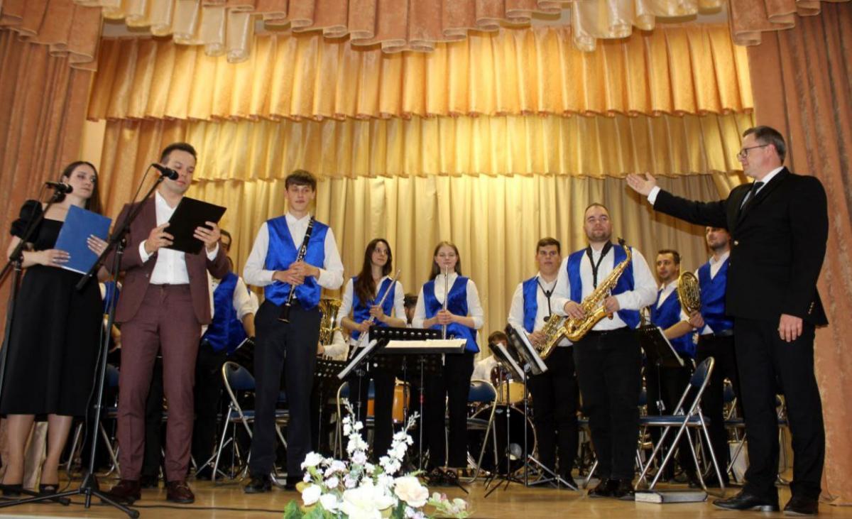 Торжественно с оркестром: мероприятие ко Дню медицинского работника прошло в Могилевской ОКБ