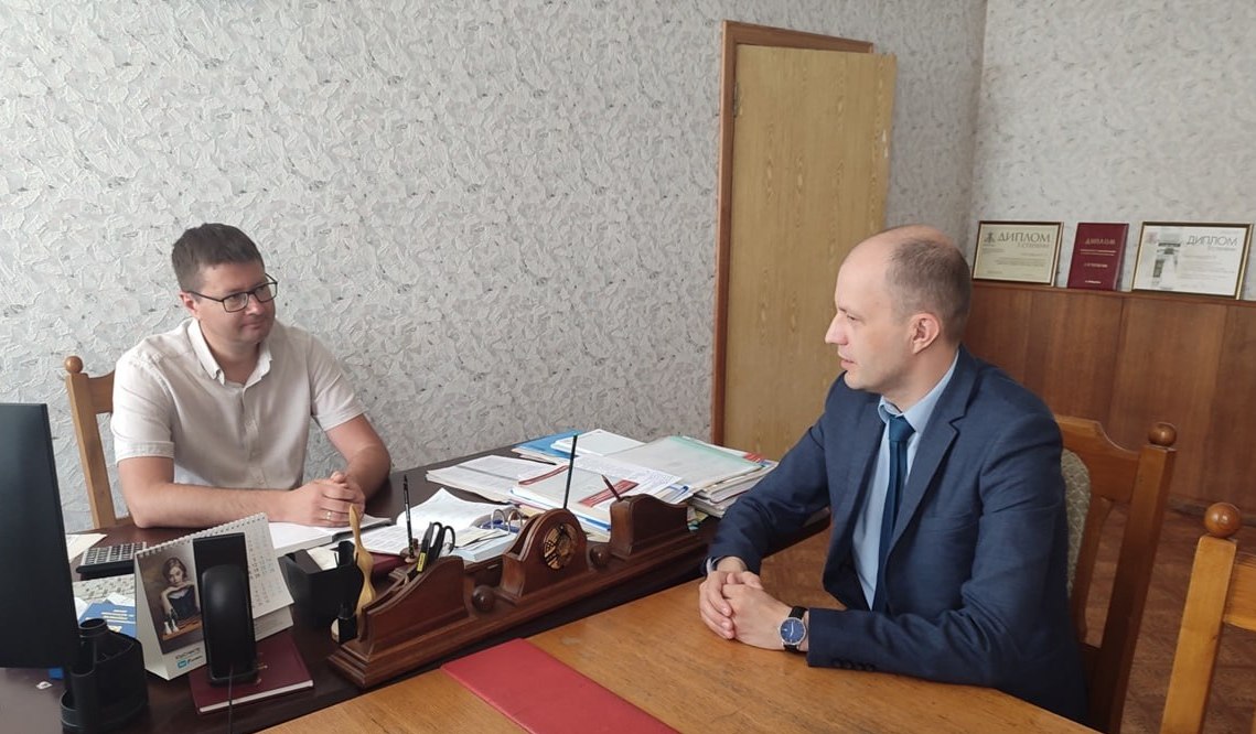 Условия труда работников и перспективы развития Фабрики художественных изделий обсудили в Бобруйске