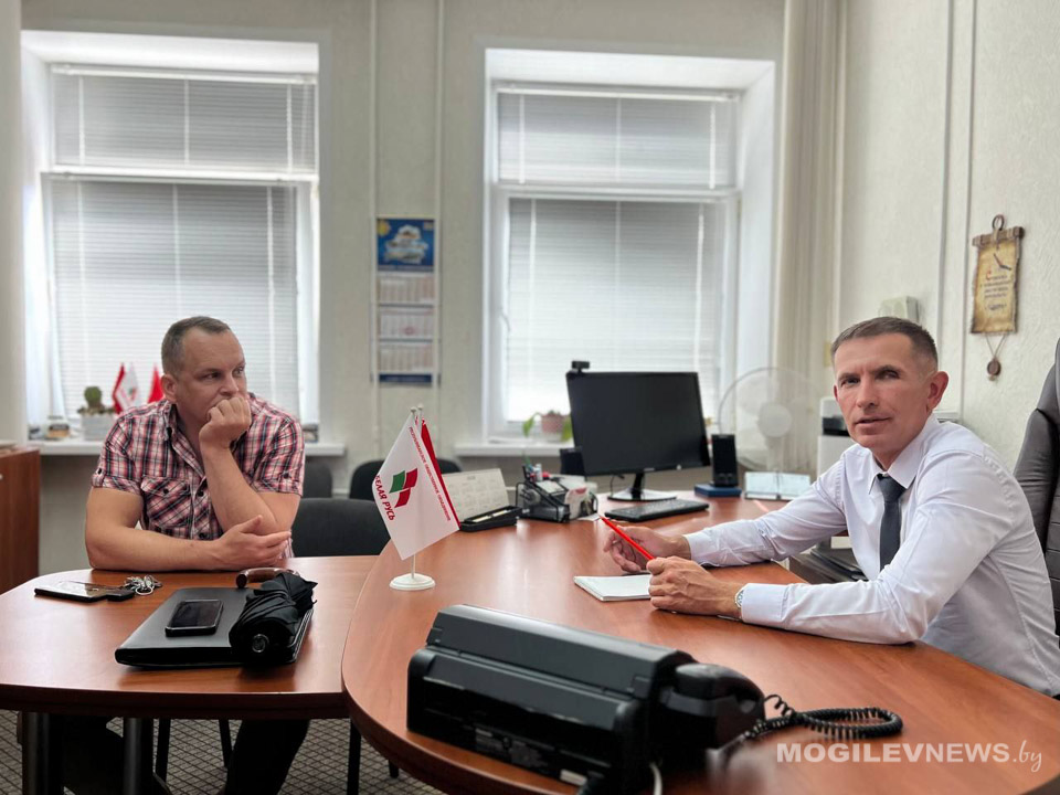 Личный прием граждан в общественной приемной РОО «Белая Русь» провел Сергей Лазаревич