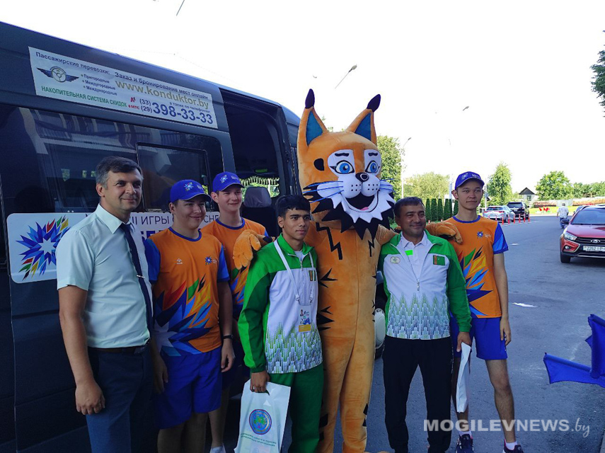 "Победит сильнейший". Первые спортсмены из Туркменистана прибыли в Могилев на II Игры стран СНГ. Видео