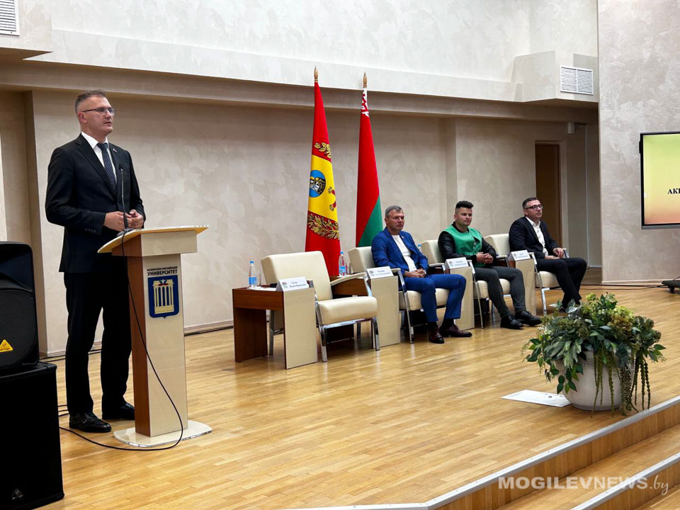 Акция "Беларусь адзiная" состоялась в БРУ