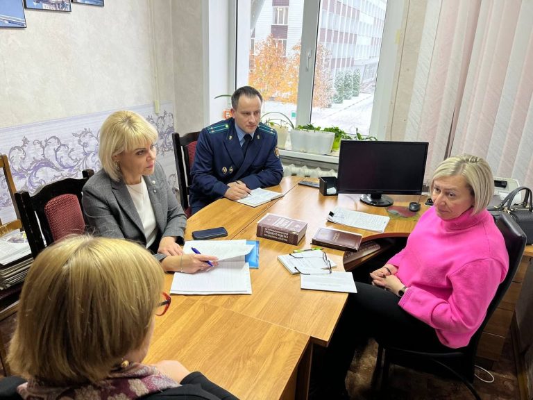 "Октябрьский" правовой прием провели профсоюзы области