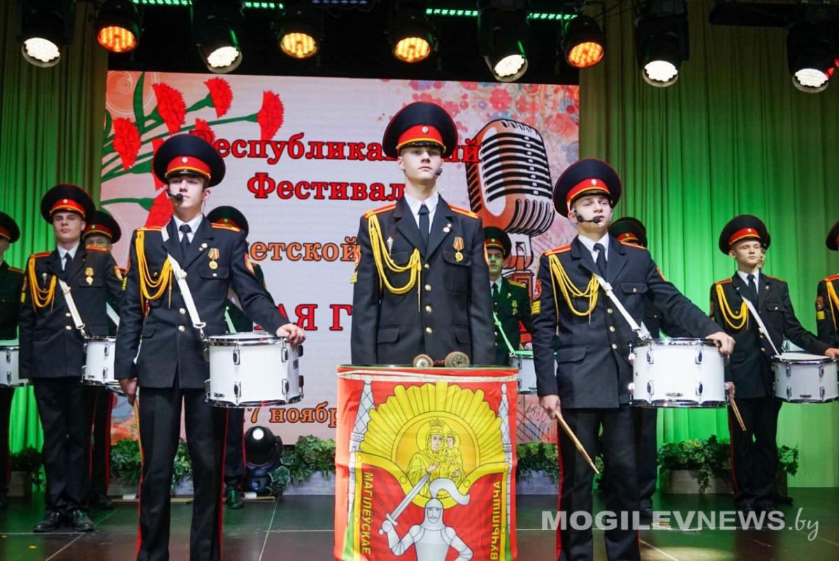 Республиканский фестиваль кадетской песни «Красная гвоздика» прошел в Могилеве. Фото