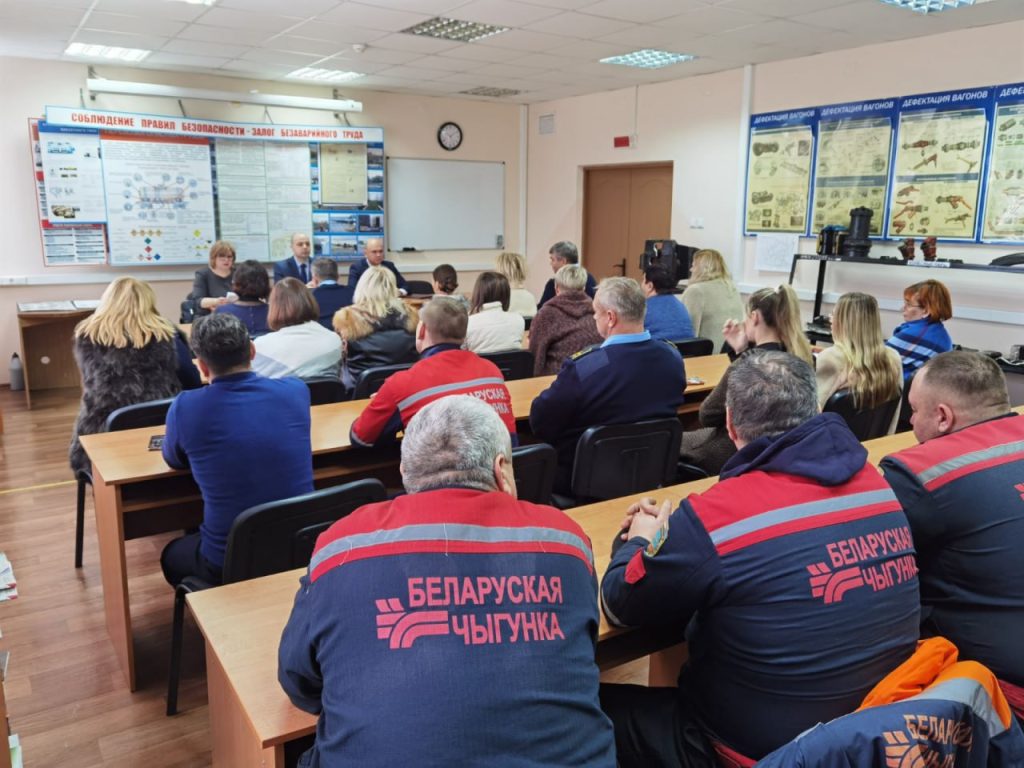 Ежемесячный правовой прием провели профсоюзы