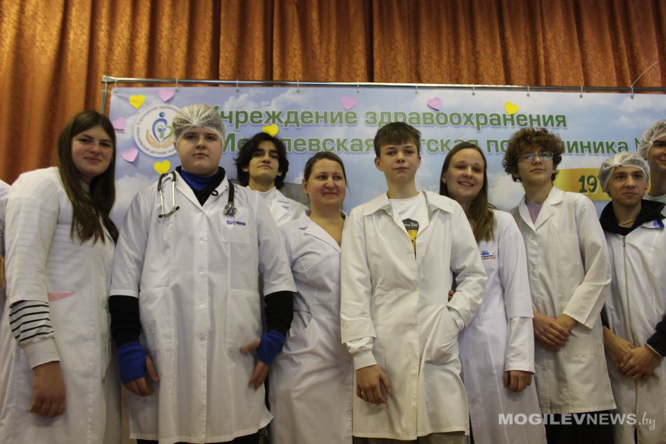 Как могилевские школьники на один день стали медработниками