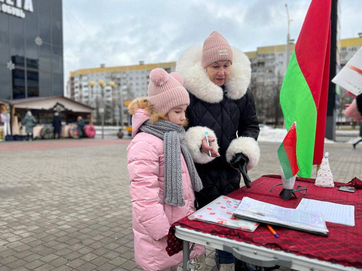 В Беларуси изучают списки и ставят подписи за будущих депутатов