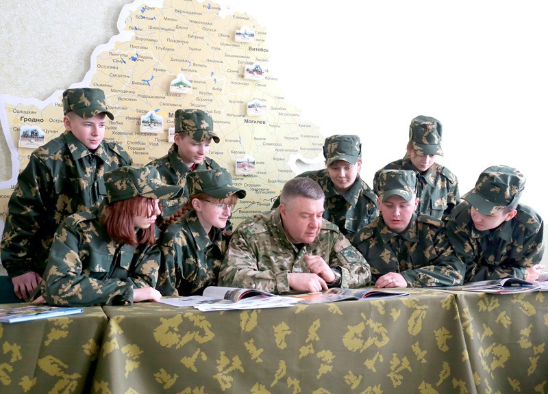 Доблестью и честью Родине служить