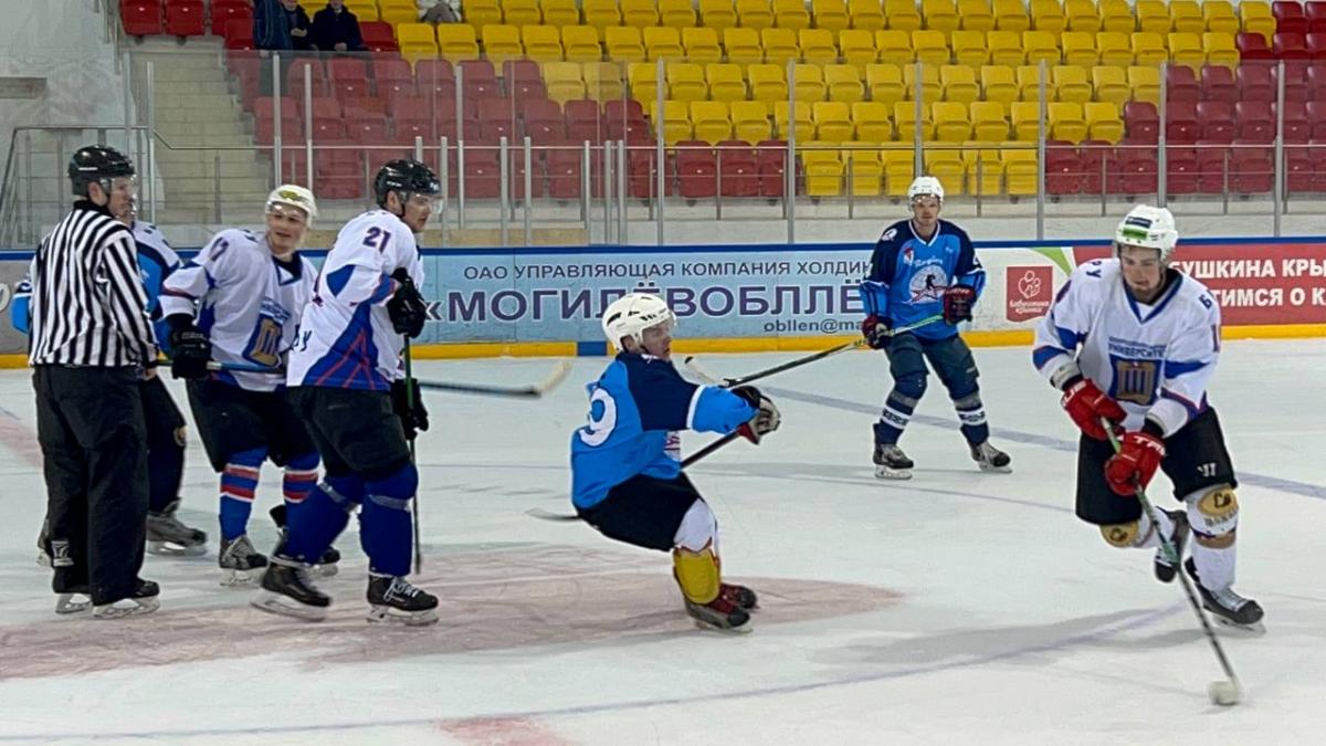В Шклове проходит Межгосударственный хоккейный турнир.