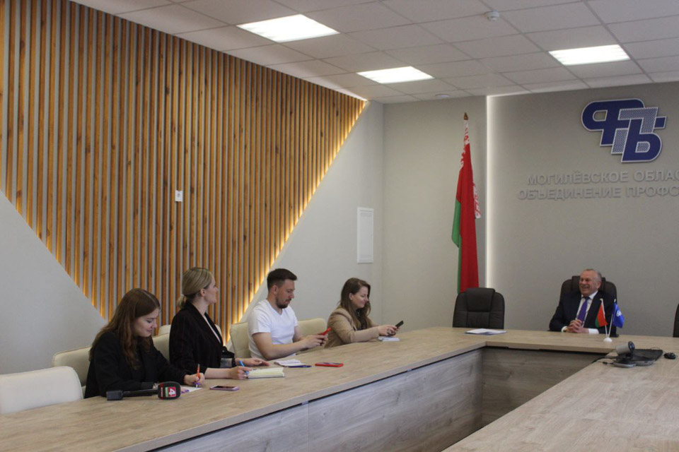 Владимир Цумарев: Для профсоюзов главное в первомайских торжествах - поблагодарить человека за его труд