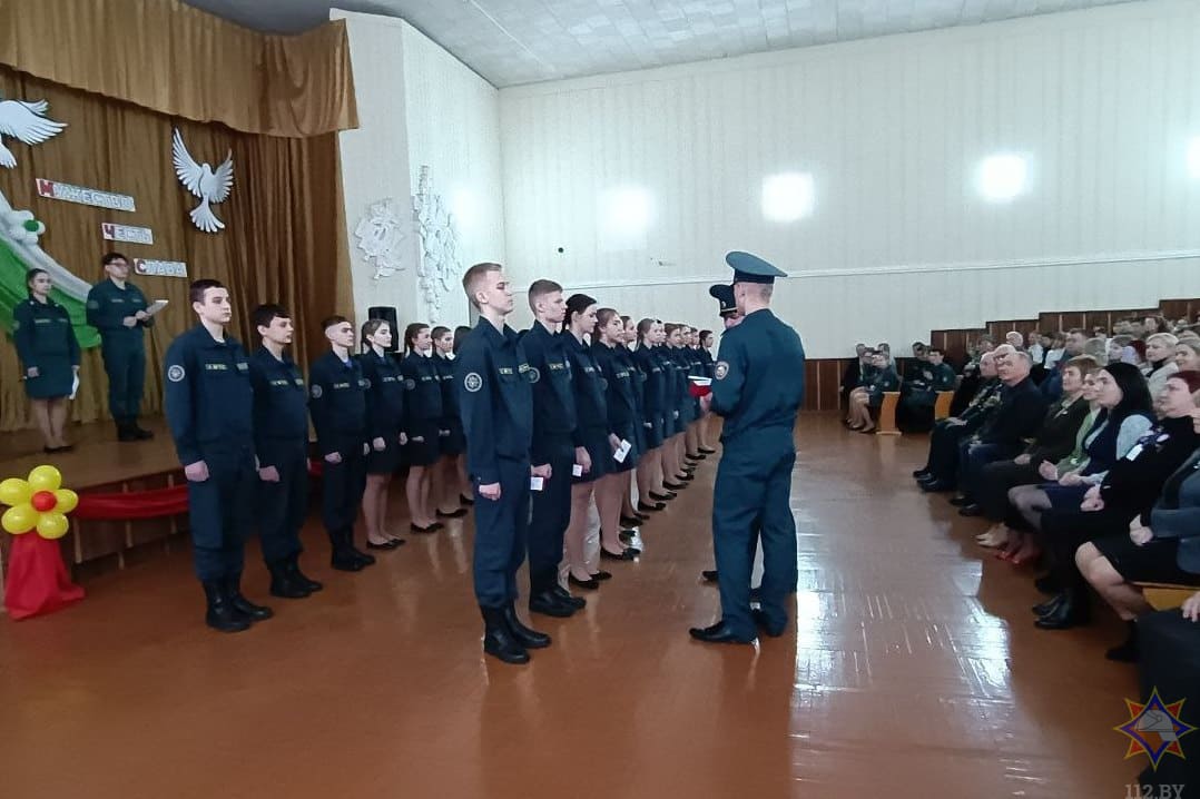 Торжественная церемония посвящения в учащиеся класса пожарно-спасательного направления прошла в Бобруйске