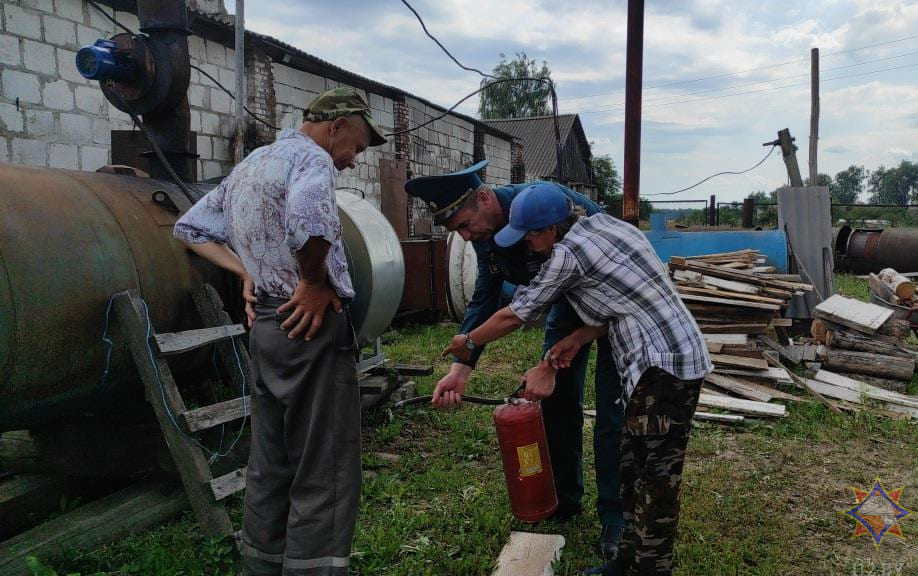 Рейды по местам уборки урожая проводят горецкие спасатели