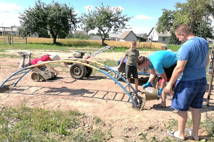 Новая спортплощадка появилась в д. Сапрыновичи Мстиславского района по инициативе местных жителей