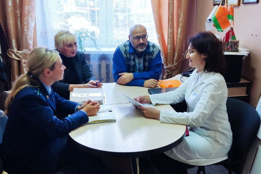 По вопросам о предоставлении материнского дня, сокращении рабочего времени и другим консультировал профсоюзный юрист в Шклове и Круглом