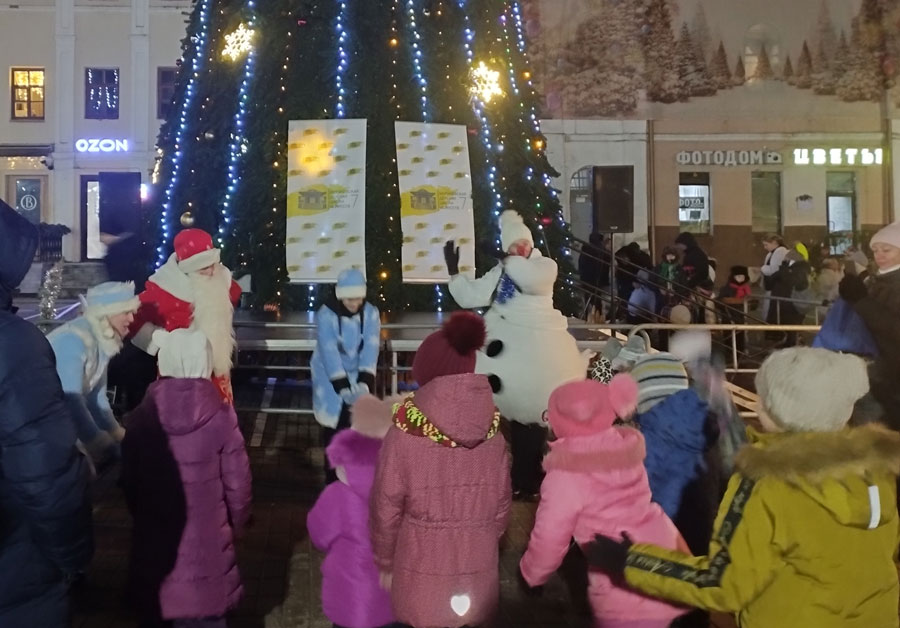 Новогодние театральные сказки проходят в Театральном сквере Могилева