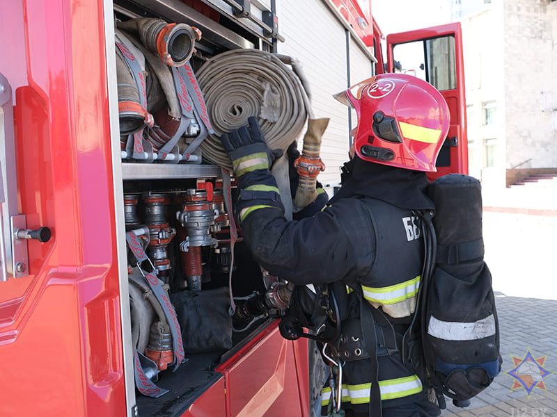 На базе Дворца искусств Бобруйска прошли тактико-специальные учения при участии спасателей