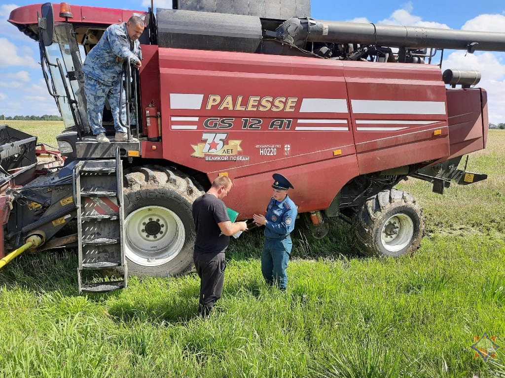 Спасатели проводят рейды по сельскохозяйтвенным объектам Могилёвского района, задействованным при уборке урожая