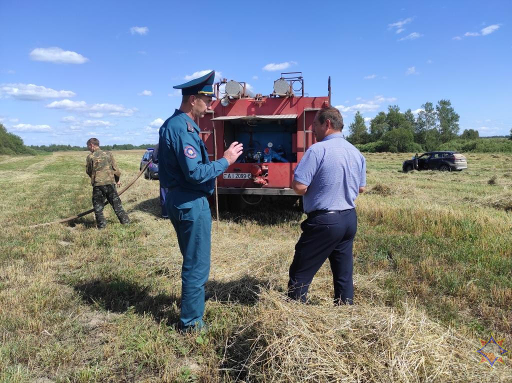 Спасатели в Горках проводят рейды по местам уборки зерновых культур