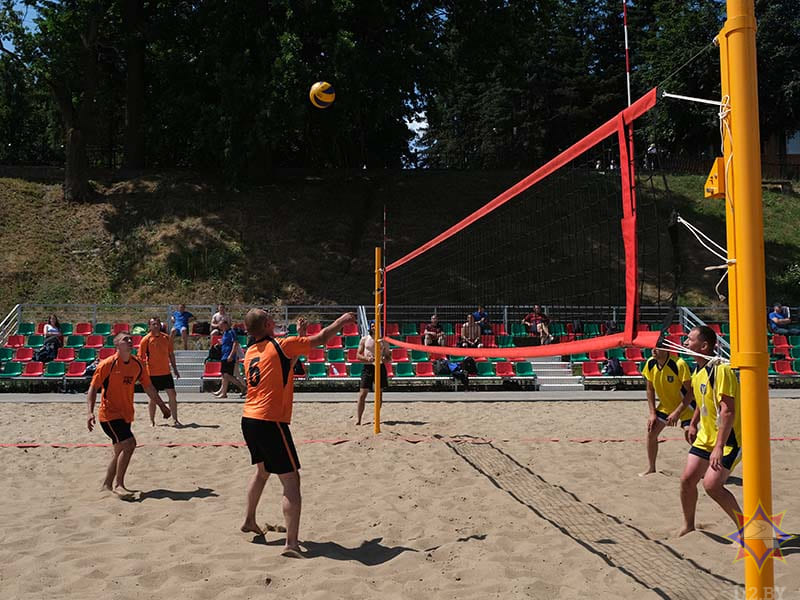 Соревнования по пляжному волейболу среди подразделений МЧС области прошли в Бобруйске