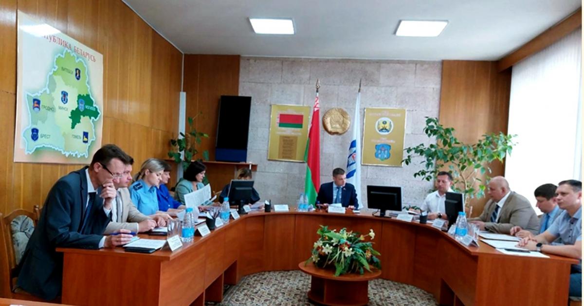 На заседаниях органов власти с участием прокурорских работников рассмотрели вопросы подготовки учреждений образования к новому учебному году