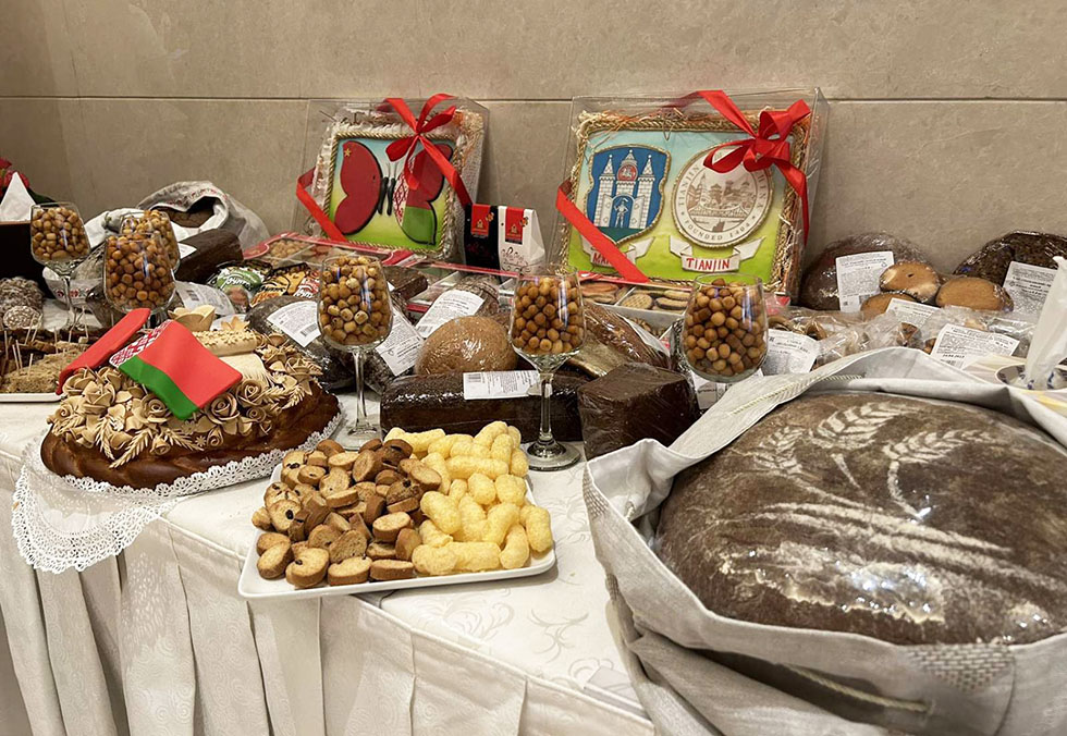 В Тяньцзине оценили вкус и качество продукции могилевских предприятий. Фото.