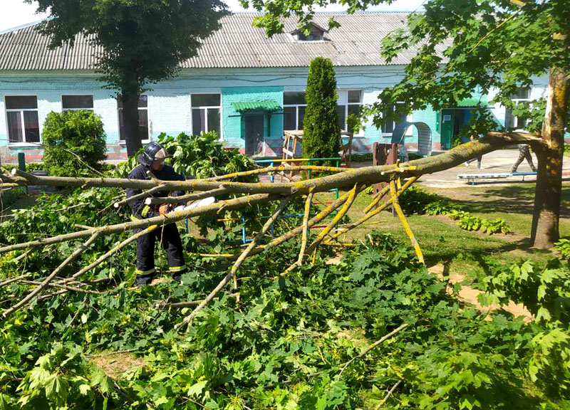 Какие последствия непогоды устраняли на Климовщине