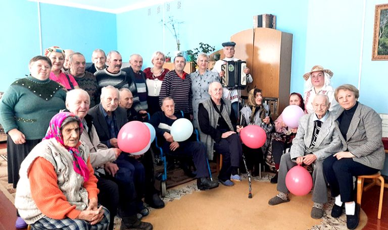 День именинника провели в Климовичском РЦСОН