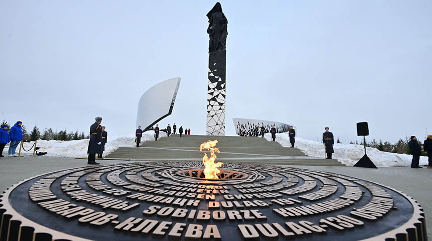 "Цена Великой Победы - наша общая боль". Лукашенко в Ленобласти принял участие в открытии мемориального комплекса