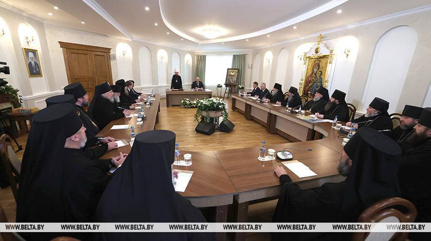 Лукашенко: в обществе выражен запрос на живое действенное слово пастыря