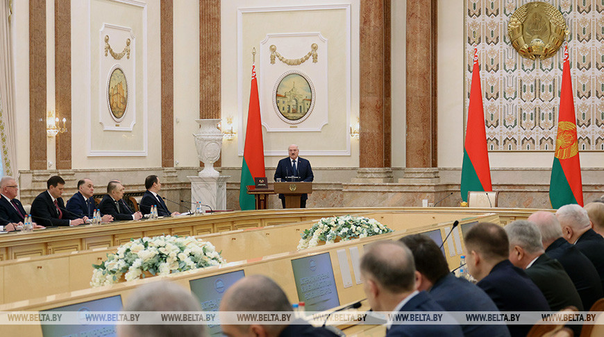 Лукашенко поблагодарил народ Беларуси за поддержку в критический для страны период