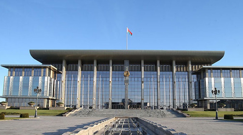 Лукашенко поздравил экипаж корабля "Союз МС-24" с успешной посадкой