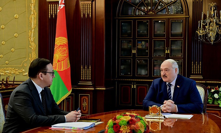 "Некоторые хотят повоевать, власть захватить". Лукашенко об информационной войне и планах беглых